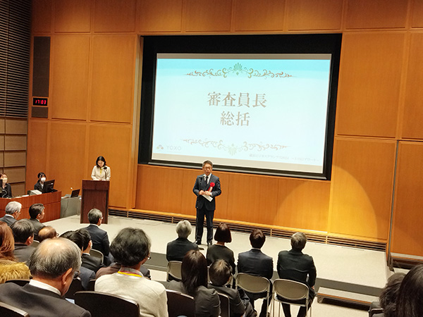審査員長講評写真